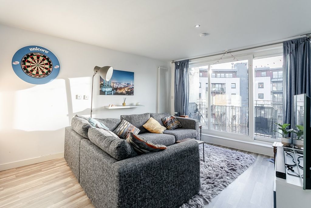 Property photo 3 of 23