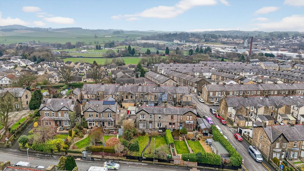 Property photo 2 of 36