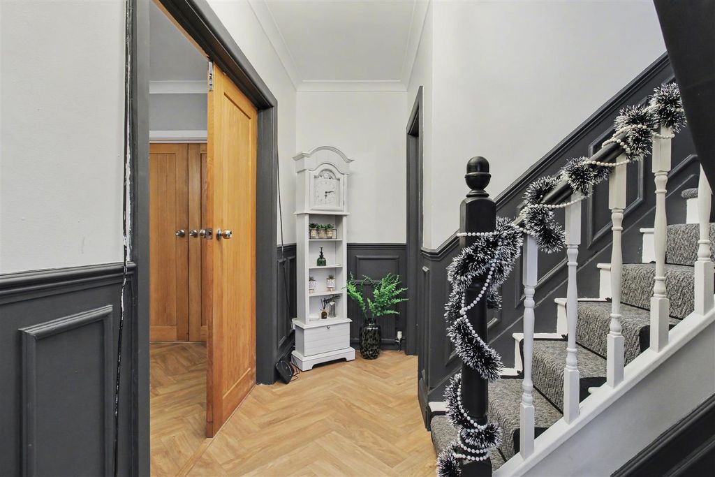 Property photo 3 of 26 Entrance