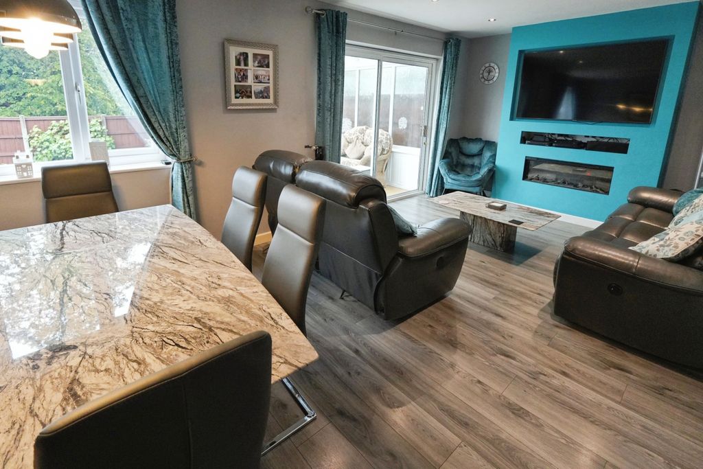 Property photo 2 of 28 Lounge/Dining Room