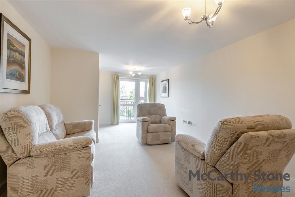 Property photo 2 of 32 8671238-Interior04.Jpg