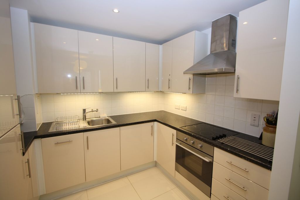 Property photo 3 of 8 Kitchen