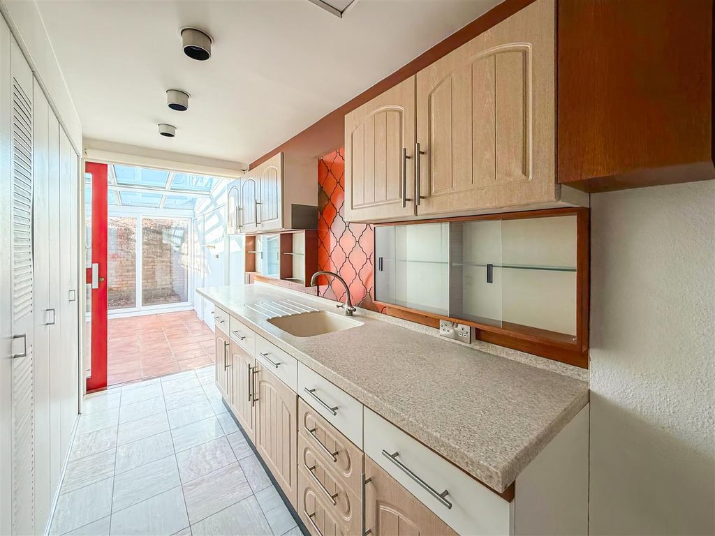 Property photo 3 of 8 Kitchen