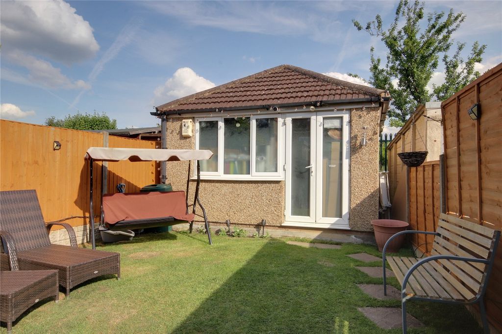 Property photo 2 of 21 Picture No. 12