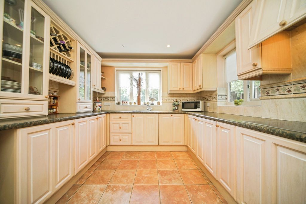 Property photo 3 of 20 Pbox-Img.Jpg
