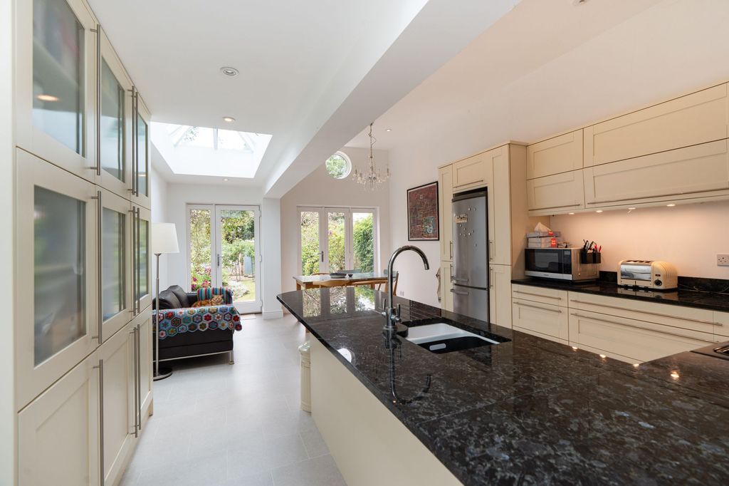 Property photo 2 of 18 Kitchen / Reception Room