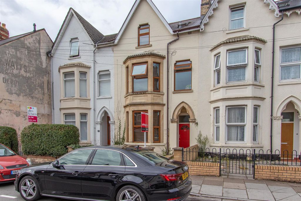 Property photo 1 of 9 Kings Road 33-10.Jpg