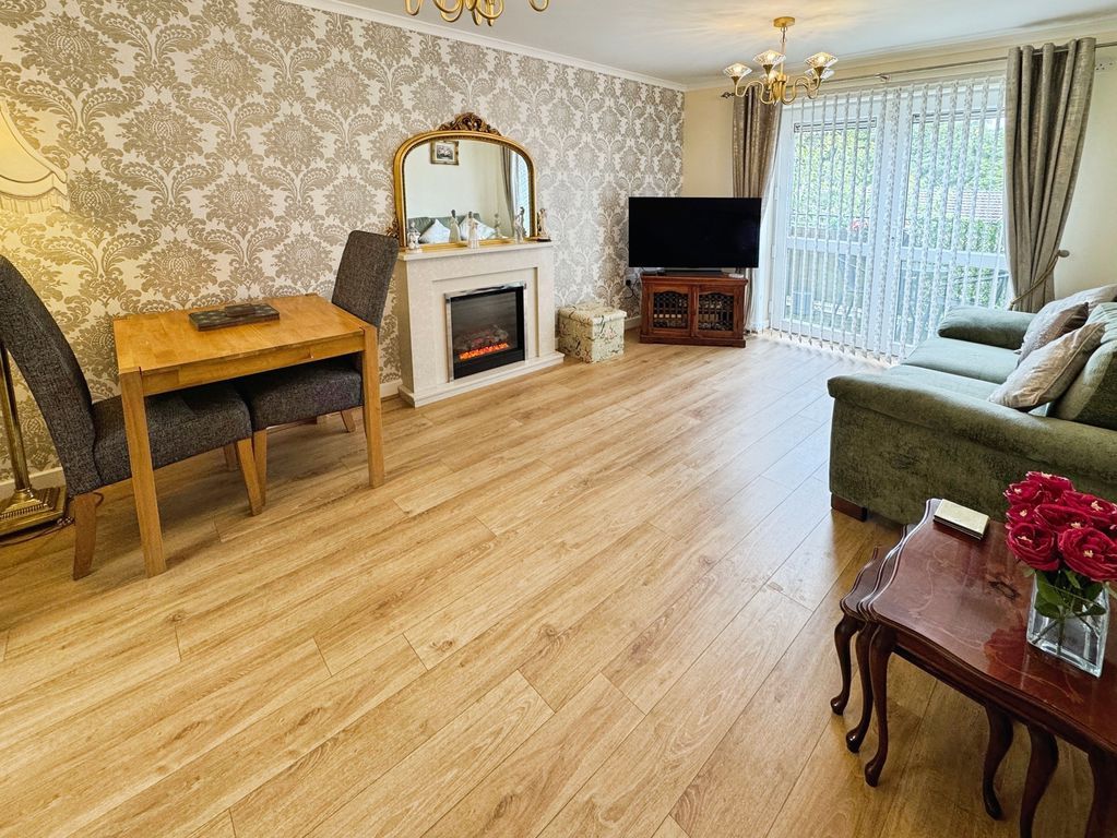 Property photo 2 of 15 Lounge
