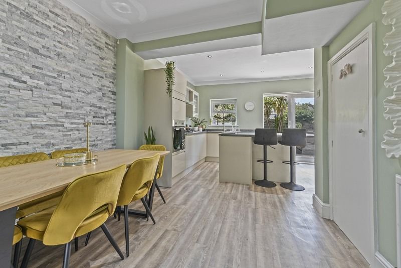 Property photo 3 of 27 4272072