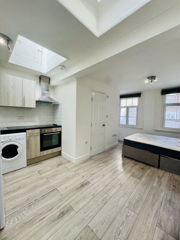 Property photo 1 of 4 1 Bed Studio To Rent High Street, Croydon Cr0 1Qd