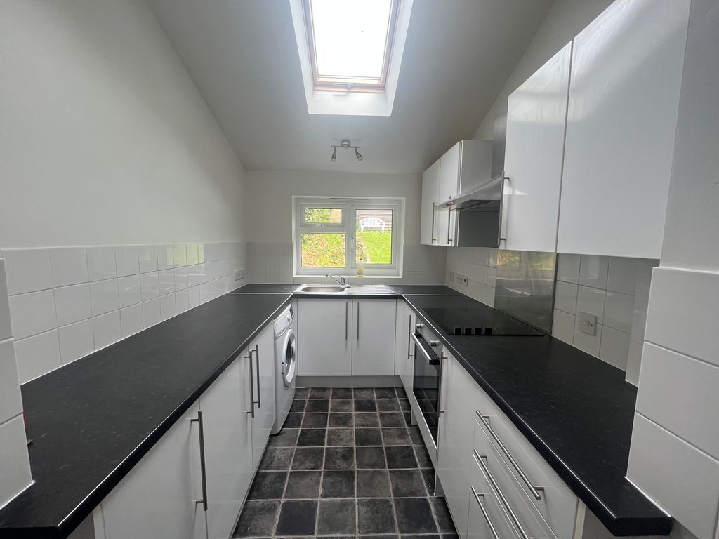 Property photo 3 of 10 Kitchen