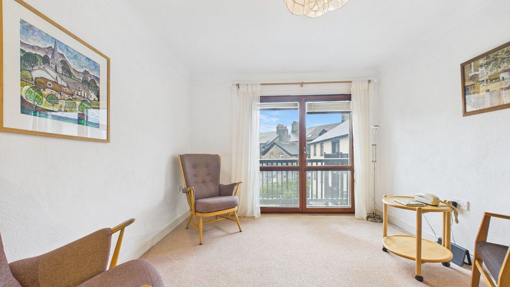 Property photo 2 of 25