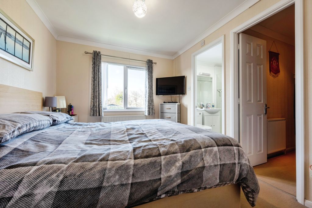 Property photo 3 of 16 Bedroom 1
