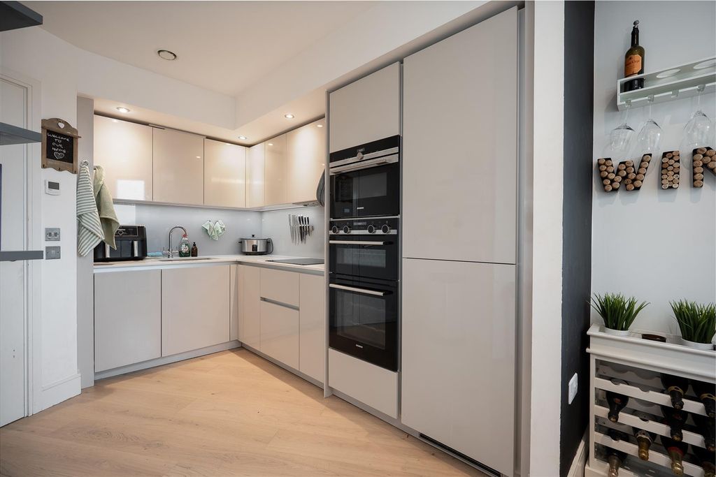Property photo 3 of 14 Kitchen
