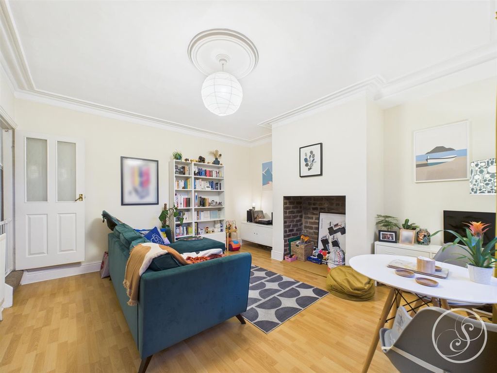 Property photo 2 of 12 Cam02071G0-Pr0788-Still005.Jpg