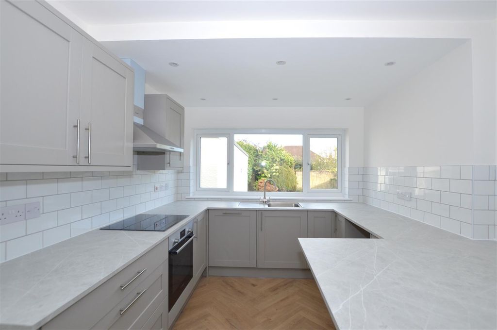 Property photo 2 of 12 1 Glasbrook Ave Kit A.Jpg