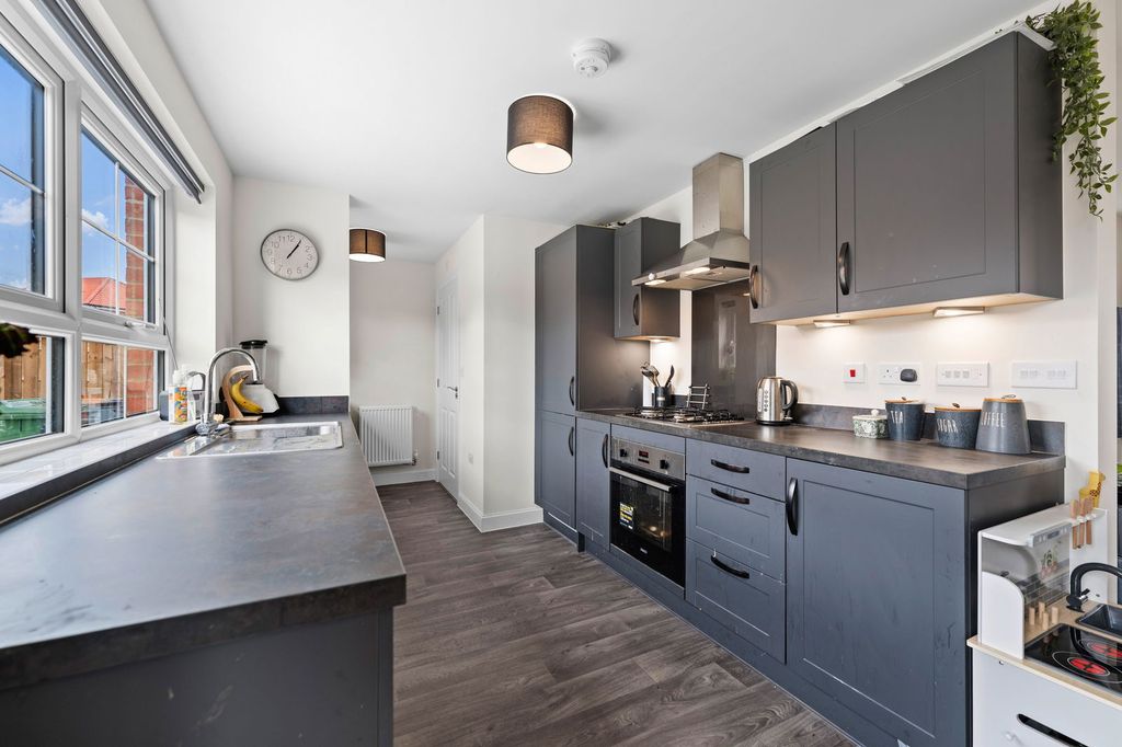 Property photo 3 of 26