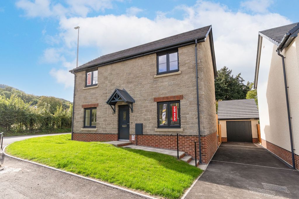 Property photo 1 of 25