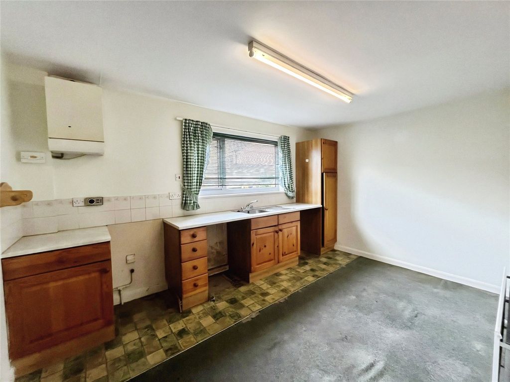 Property photo 3 of 10 Kitchen/Dining Room