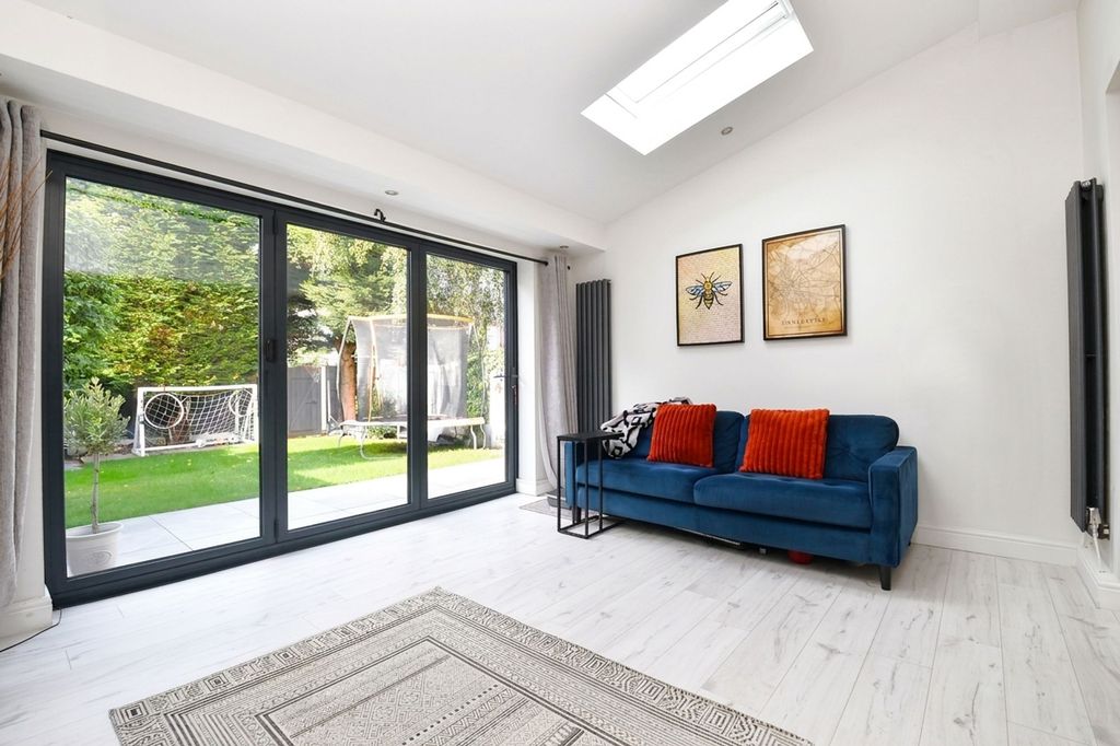 Property photo 1 of 34
