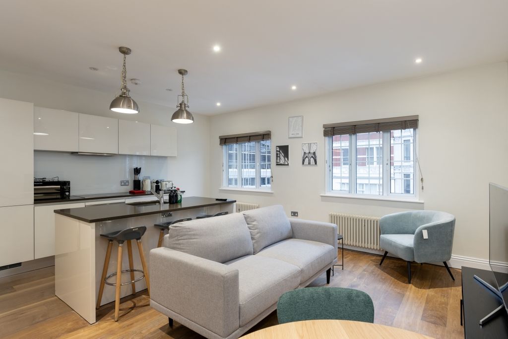 Property photo 1 of 10 Edgware Road 213B...