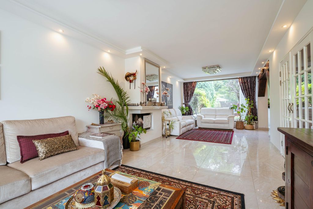 Property photo 3 of 75