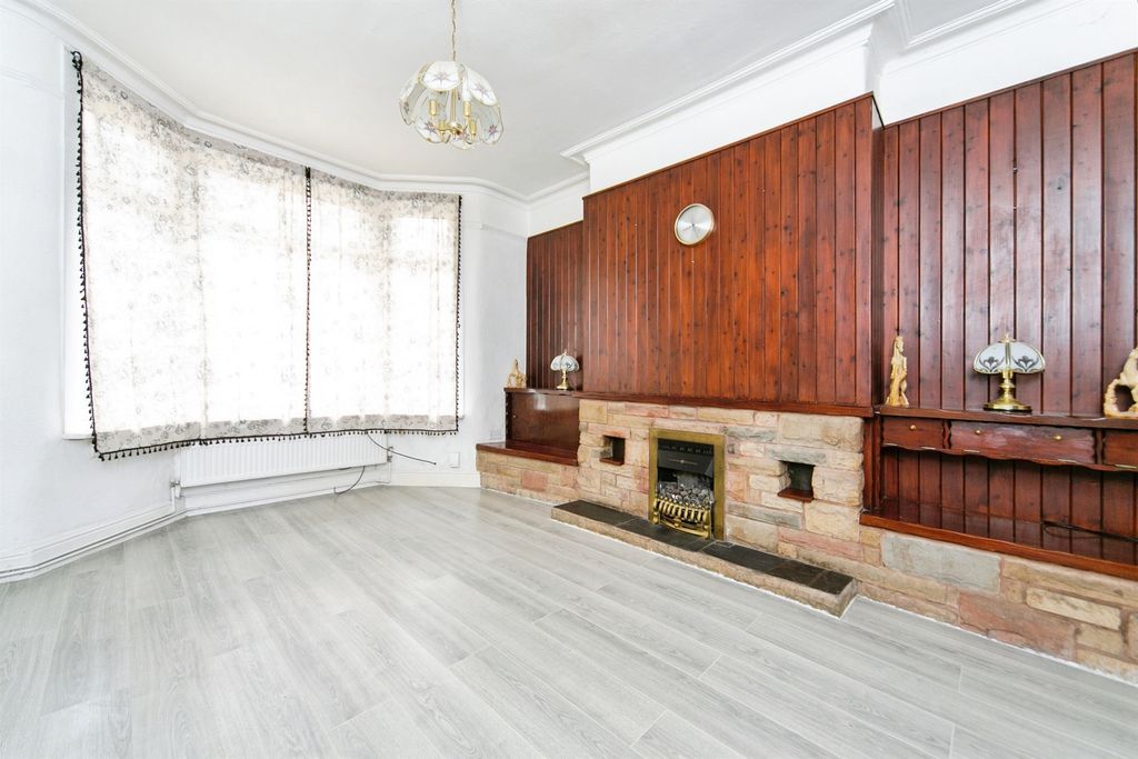 Property photo 2 of 17