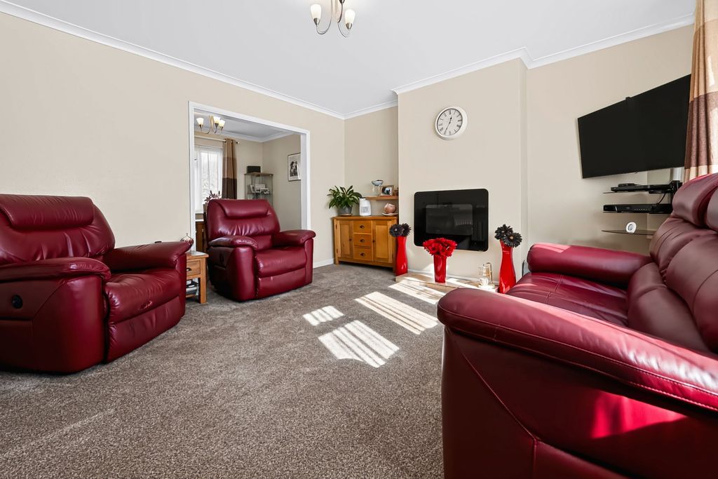 Property photo 2 of 31
