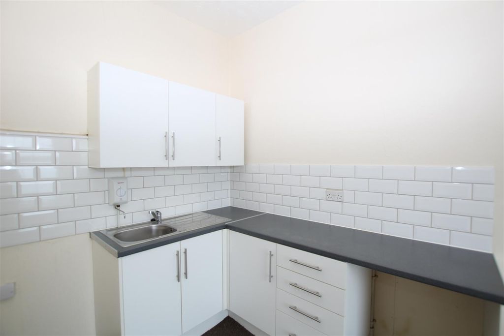 Property photo 3 of 5 Kitchen