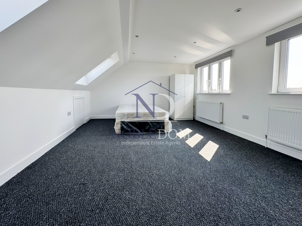 Property photo 1 of 3 Room