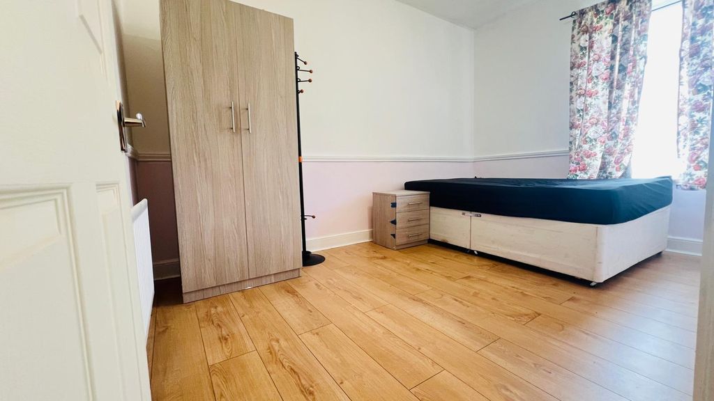 Property photo 1 of 3