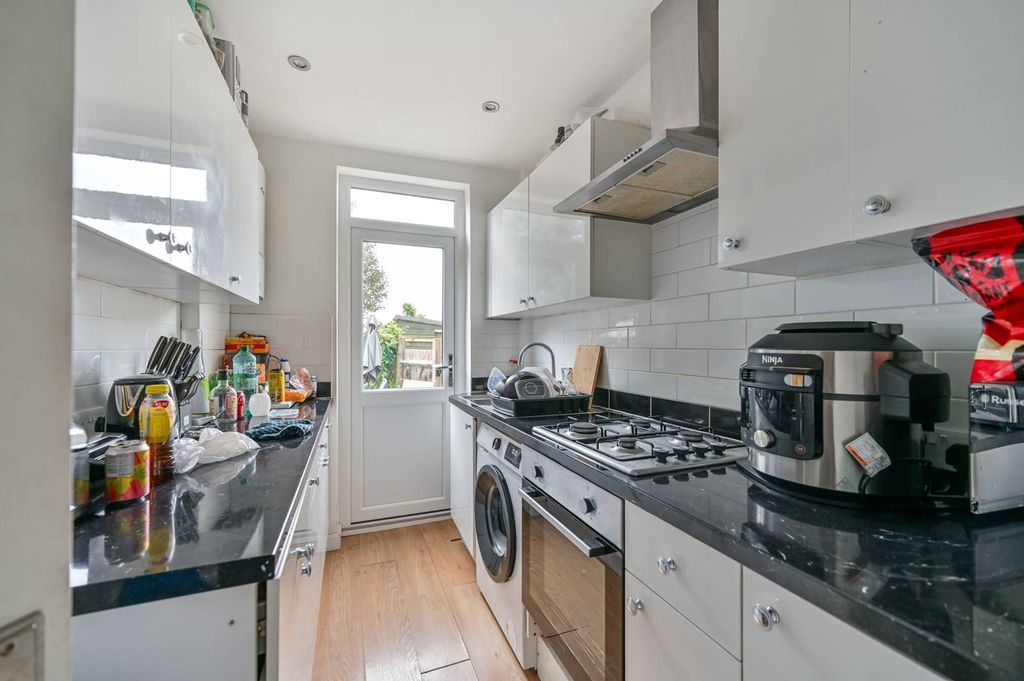 Property photo 3 of 8