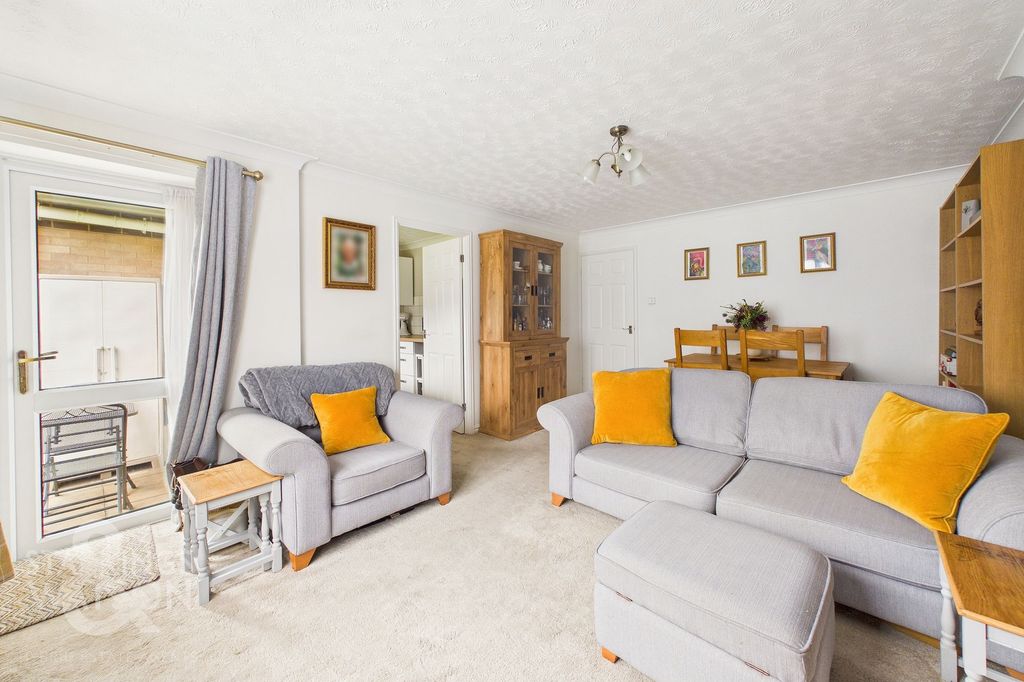 Property photo 2 of 21