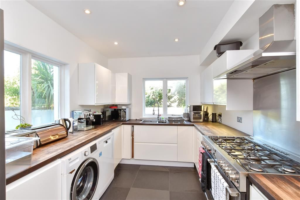 Property photo 3 of 16 Kitchen