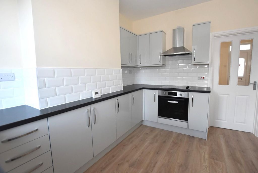 Property photo 3 of 15 Kitchen 3.Jpg