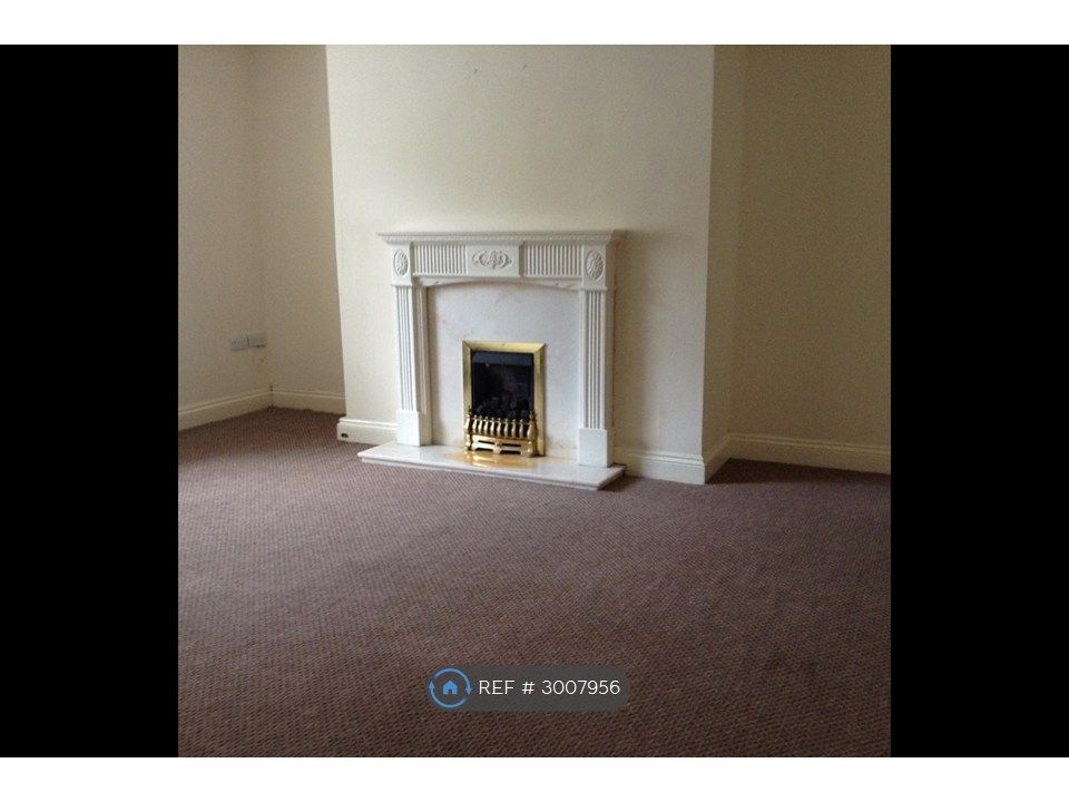 Property photo 3 of 8 Lounge