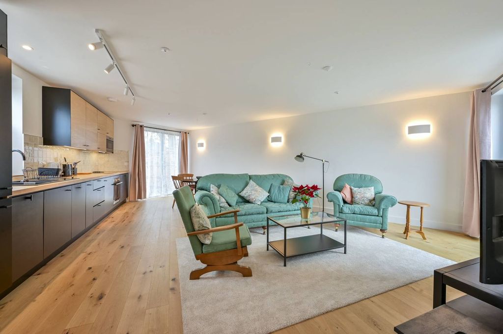 Property photo 2 of 18