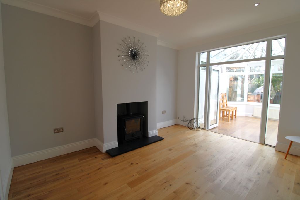 Property photo 3 of 14 Living Room