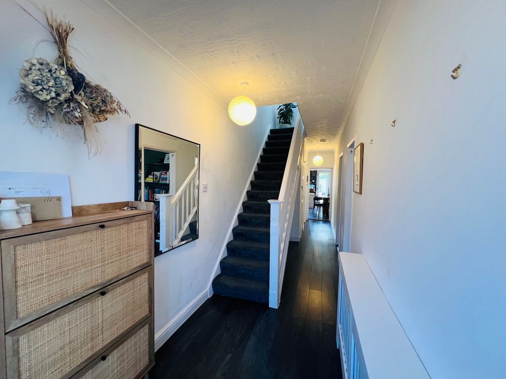 Property photo 3 of 21 Hallway