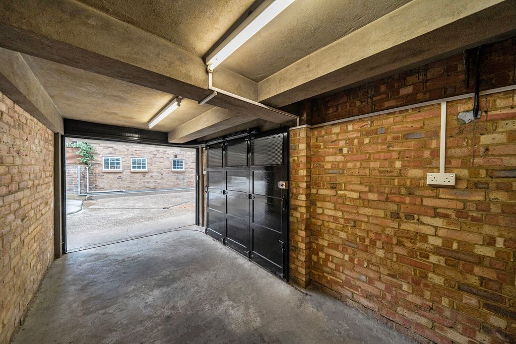 Property photo 3 of 11