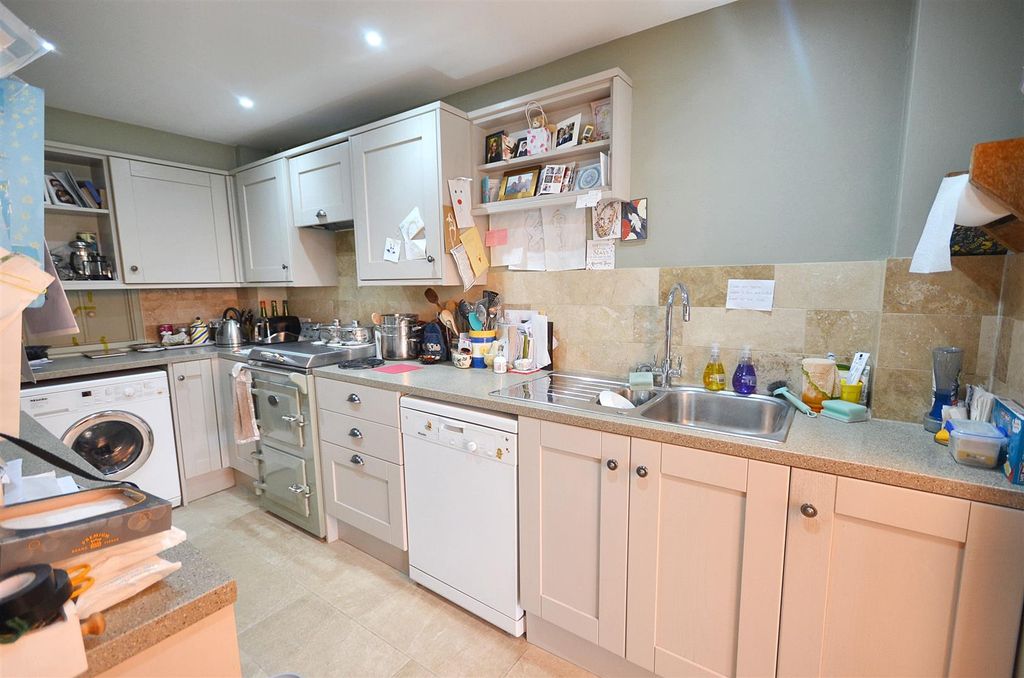 Property photo 3 of 12 Kitchen