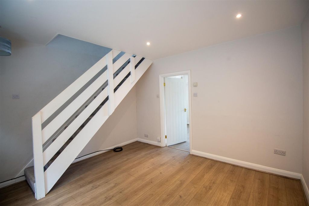 Property photo 3 of 13 Colwell Road New  -7.Jpg