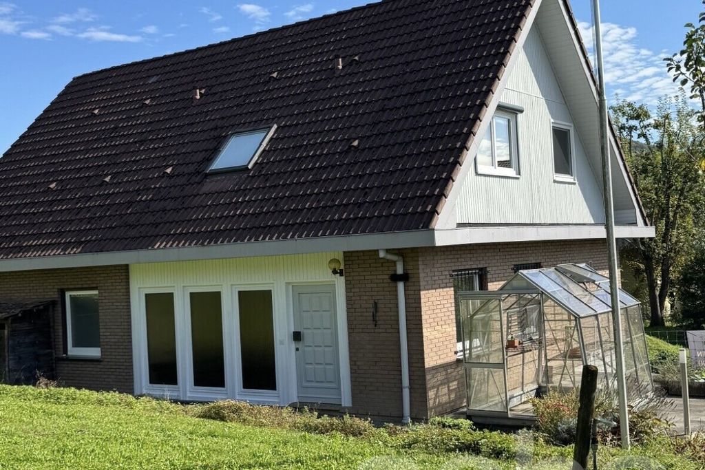 Property photo 2 of 13