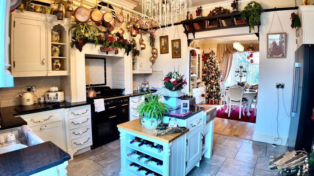 Property photo 3 of 68