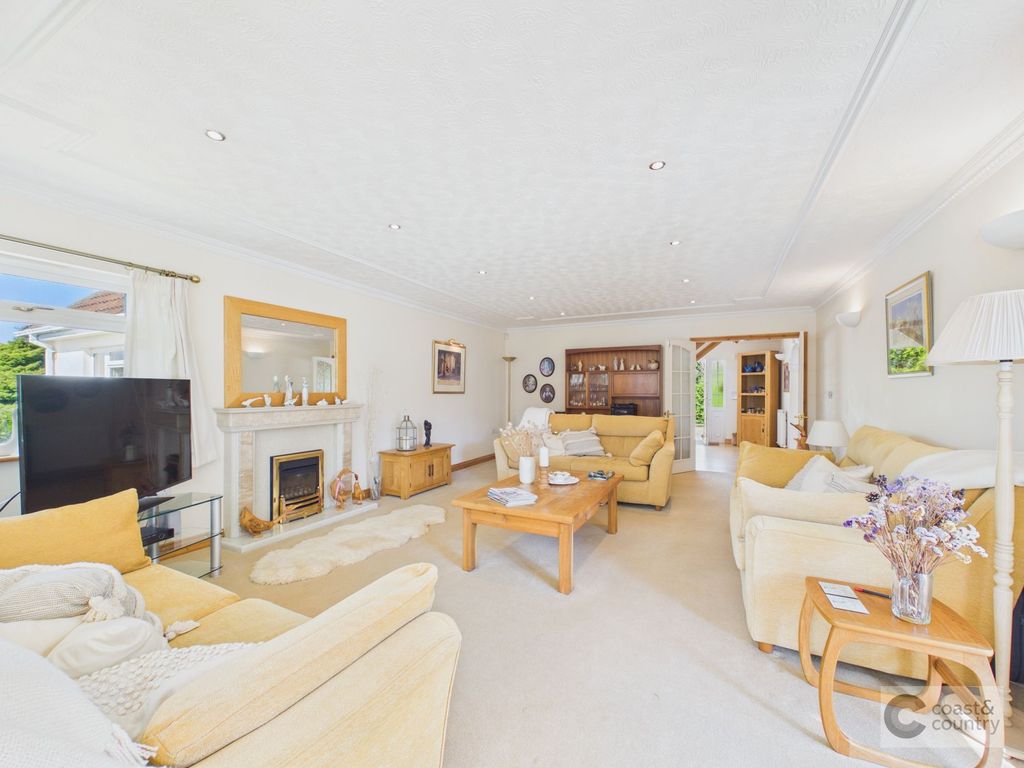 Property photo 3 of 44