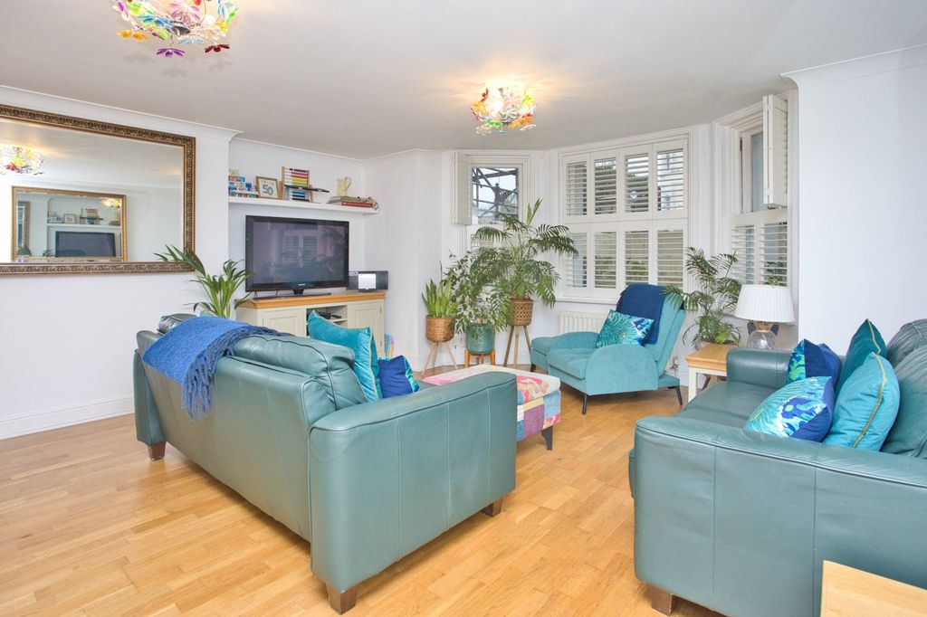 Property photo 3 of 12 Picture 3