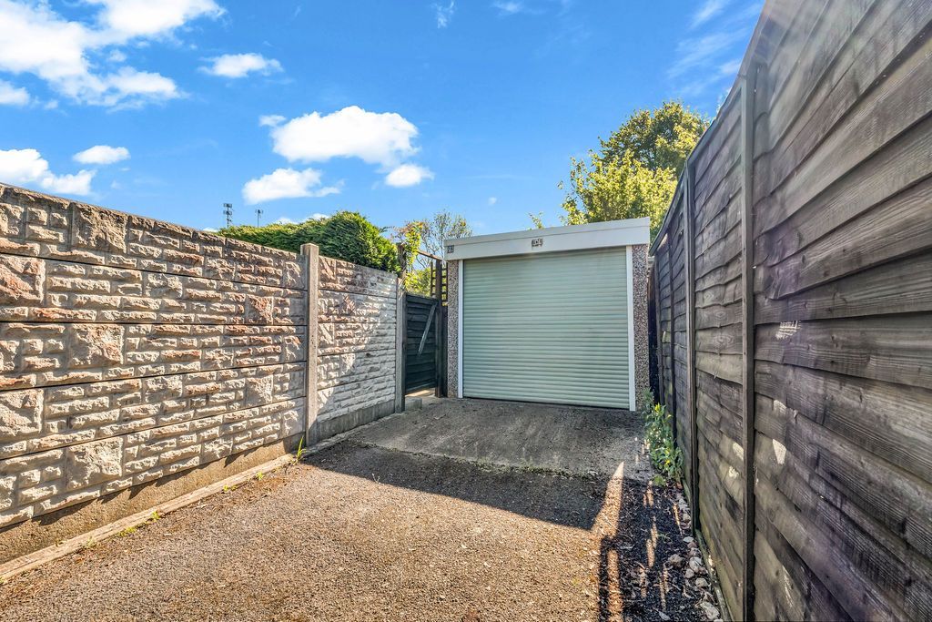 Property photo 2 of 21