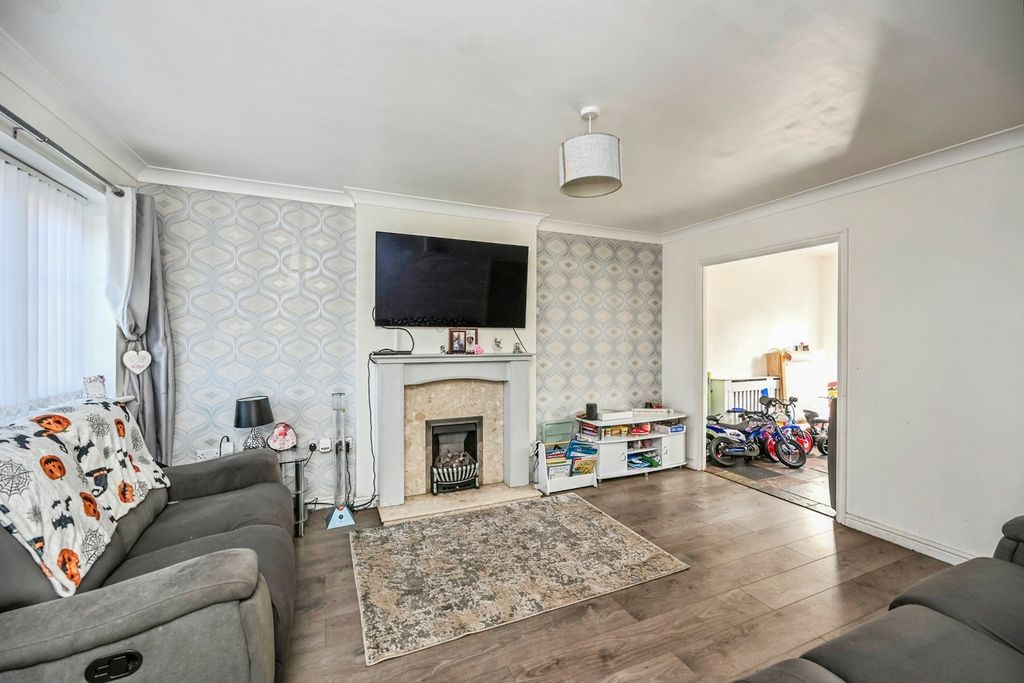 Property photo 3 of 17 Photo