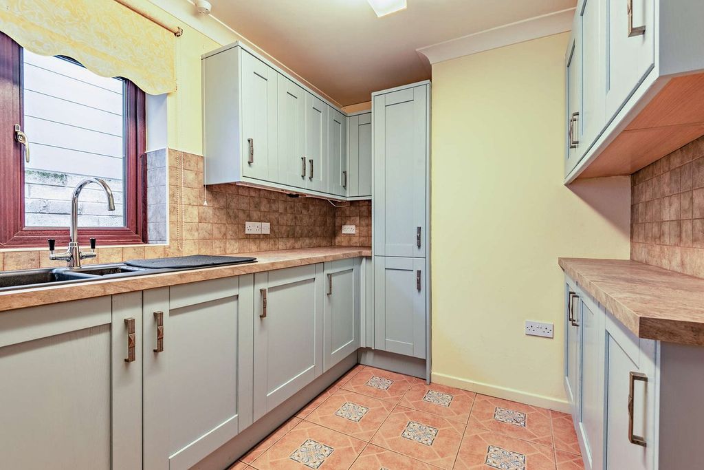 Property photo 3 of 25