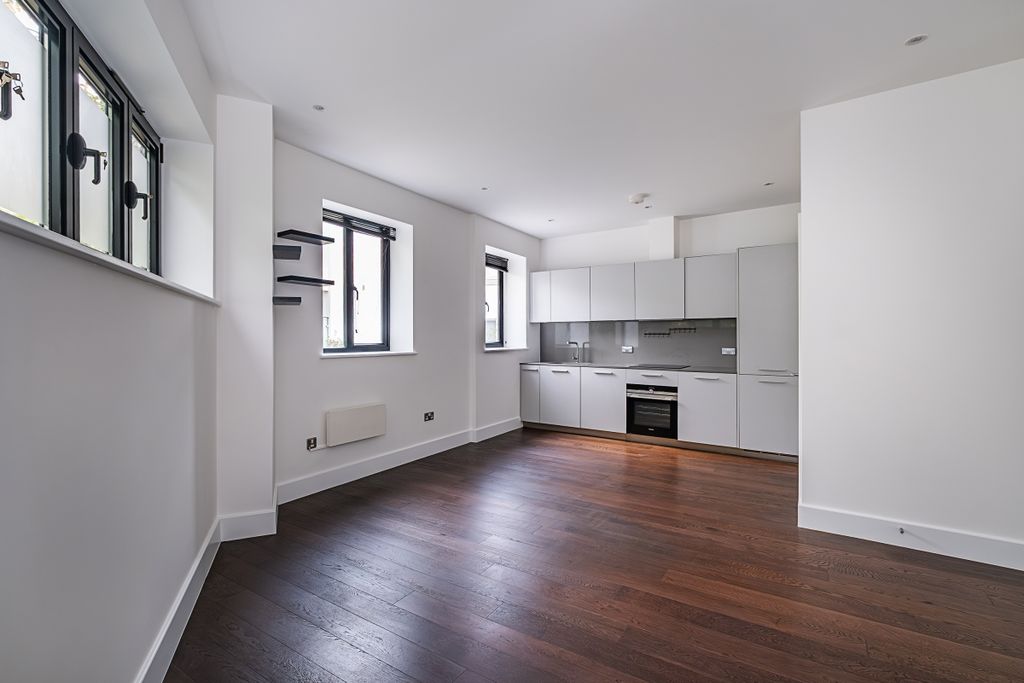 Property photo 1 of 12 005